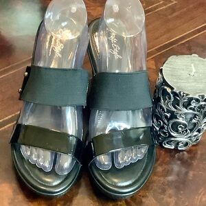 SOFT STYLE WEDGE SANDAL WITH FAUX PATENT AND ELASTIC STRAP SIZE 9.5